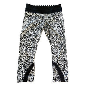 Lululemon Run Inspire Crop II Luxtreme Size 8 Black White